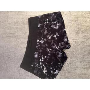 Excellent Condition Lululemon Women's Black and White Speed Up Shorts sz 10